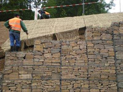 Návrhy a ralizace kamenných a opěrných zdí