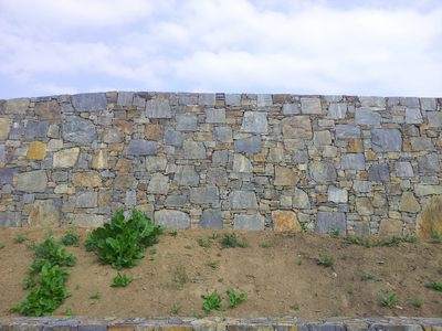 Návrhy a ralizace kamenných a opěrných zdí